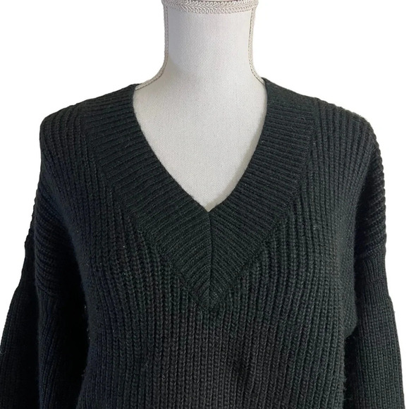 ASOS Design Black V Neck Sweater Size 2 Long Sleeves Knit Pullover Fall Winter - Picture 5 of 7